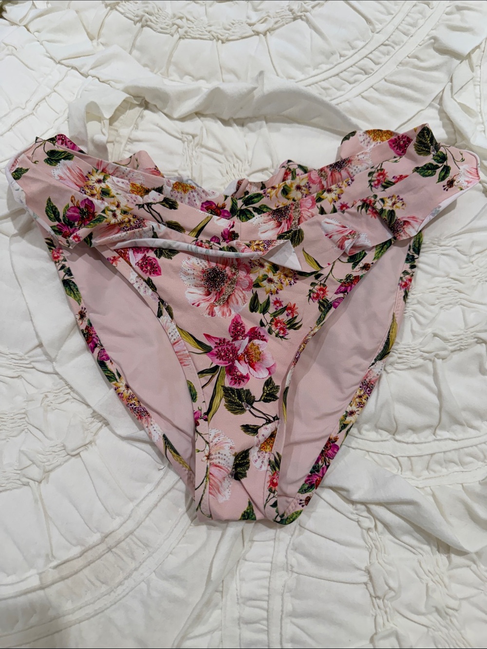 Hanky Panky ruffle trim V-cut bikini bottoms in a botanical print sz small